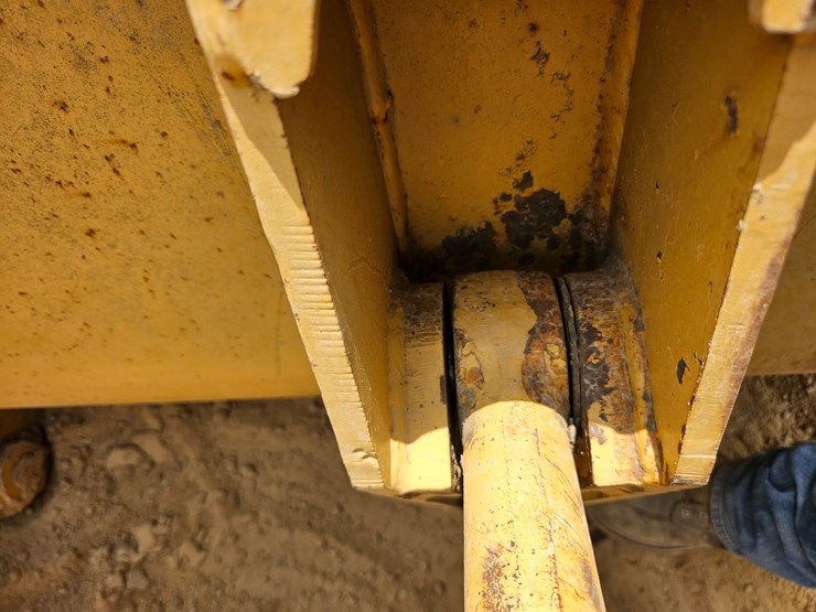 caterpillar-931b-image-90