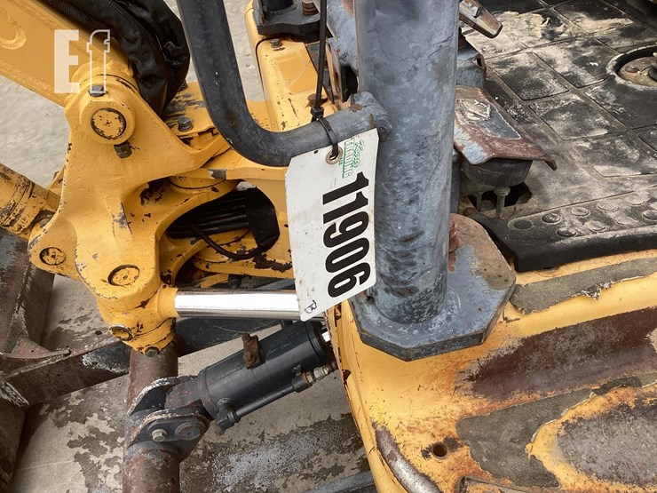 2004-deere-35c-image-22