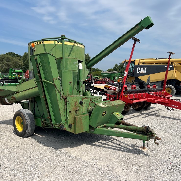 JOHN DEERE 750