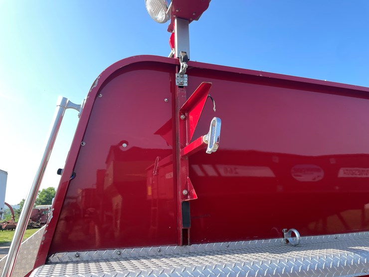 #1017-•-1985-retired-firetruck-(has-wi-title)-image-32