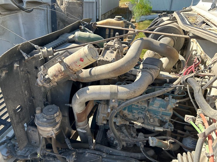 1997-ih-4900-tandem-grain-truck-image-27