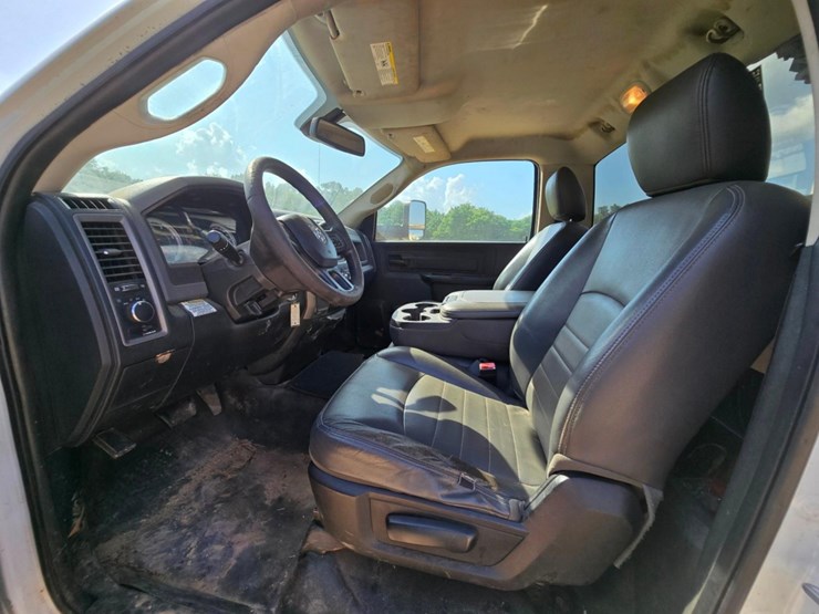 2017-dodge-ram-5500-image-25