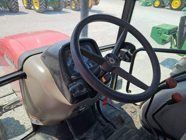 2009-case-ih-farmall-95-image-11