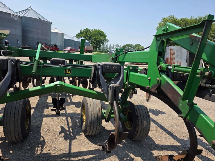 john-deere-2700-image-22