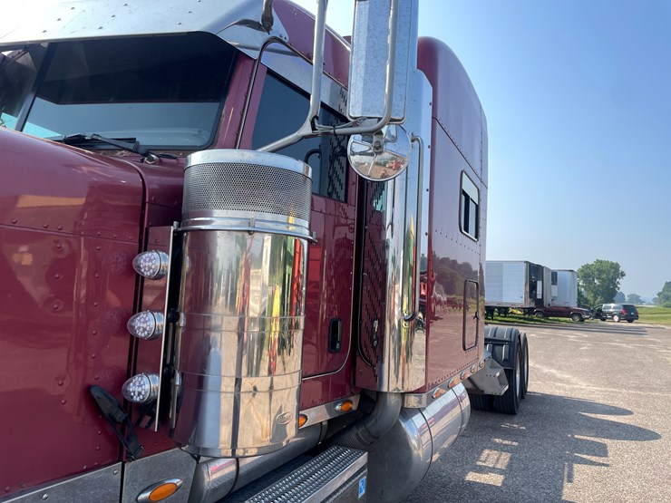2007-peterbilt-379-image-44