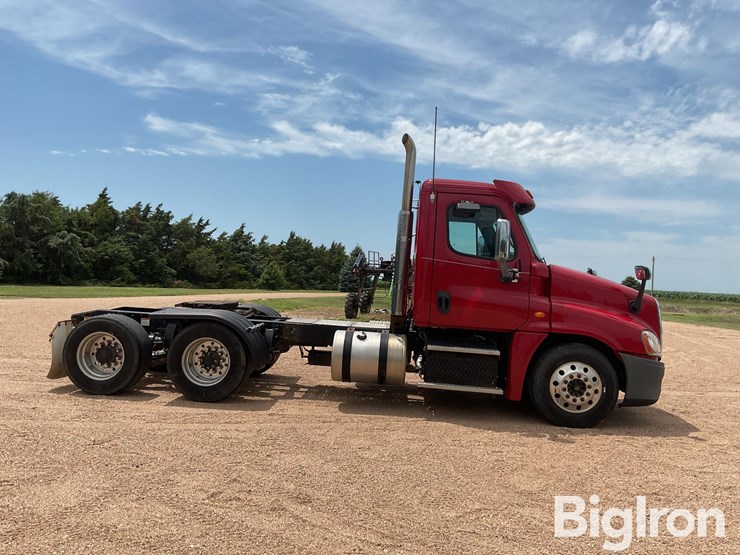 2014-freightliner-cascadia-125-image-4