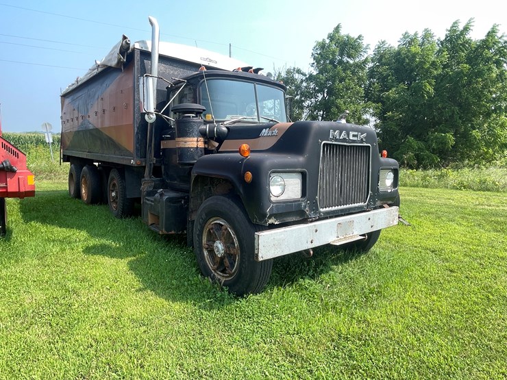 #1016-•-1974-mack-truck-(has-wi-title)-image-3