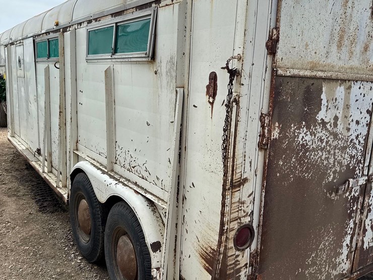 7ft-x-22ft-show-me-livestock-trailer-image-17