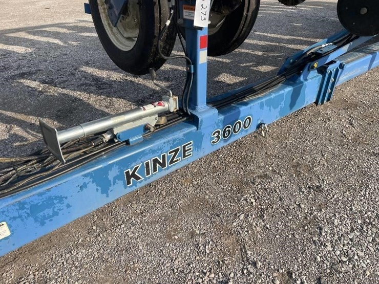 2001-kinze-3600-image-3