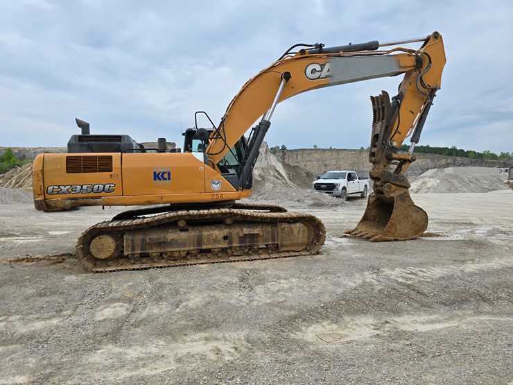 2012-case-350c-image-40