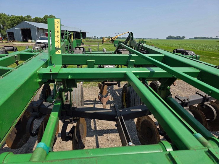 john-deere-2700-image-46