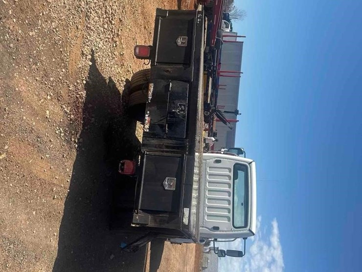 2013-freightliner-business-class-m2-106-image-25