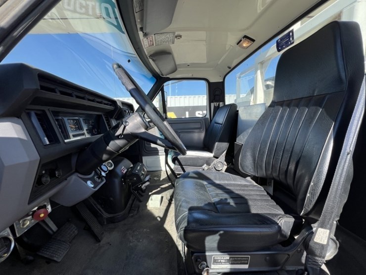 1995-ford-f800-image-33