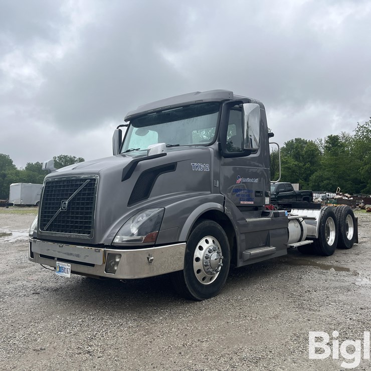 2014 VOLVO VNL42T300