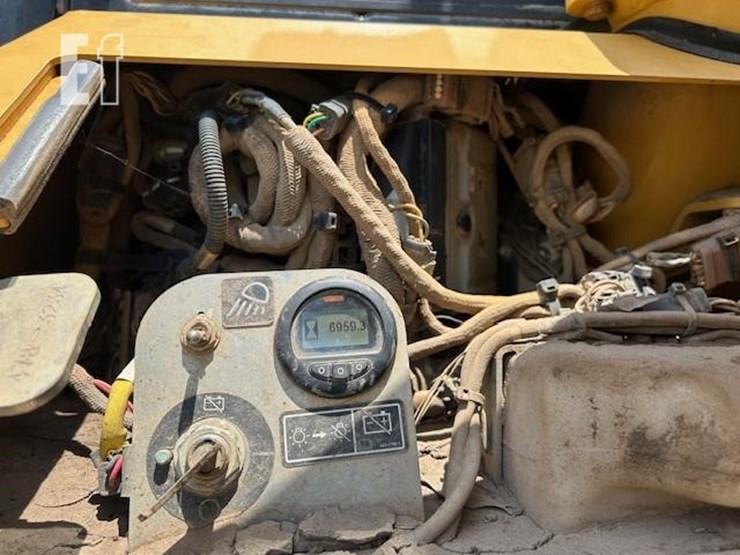 2017-caterpillar-d6n-lgp-image-20