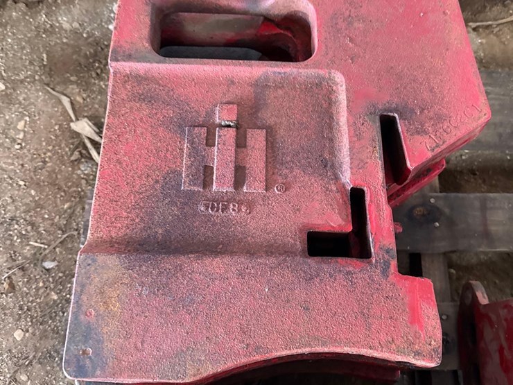 10-ih-stamped-front-suitcase-weights-image-3