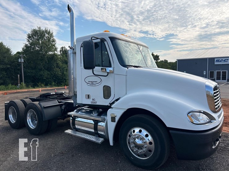 2005-freightliner-columbia-120-image-2
