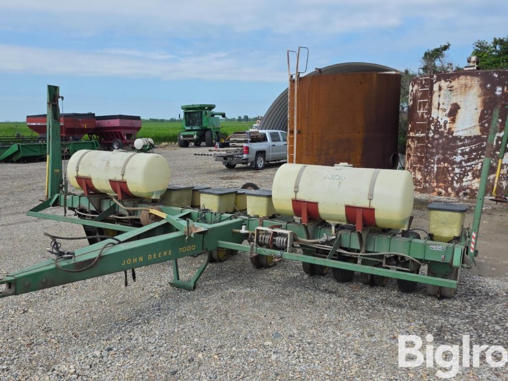 john-deere-7000-image-1