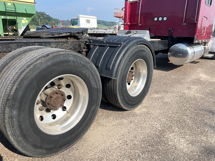 2007-peterbilt-379-image-28