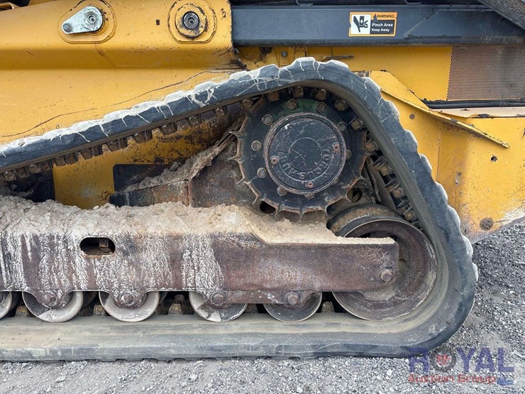 2018-deere-331g-image-11