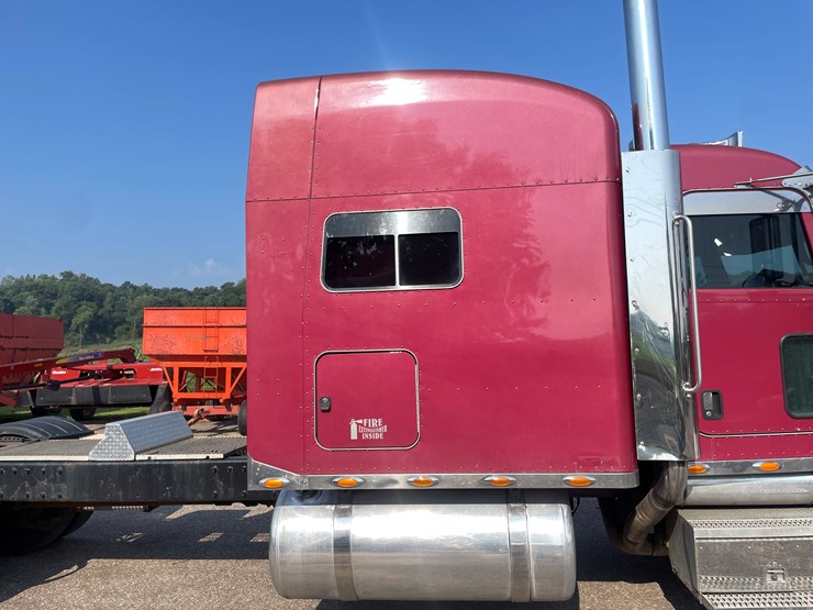 2007-peterbilt-379-image-52