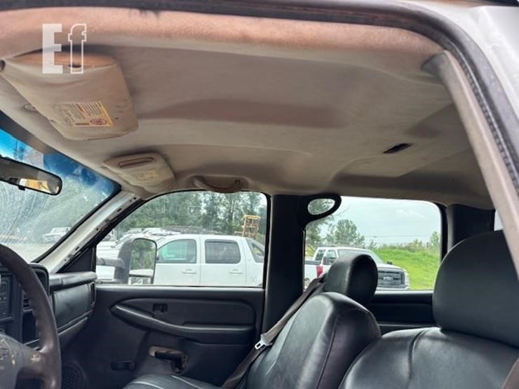 2005-chevrolet-3500-image-11