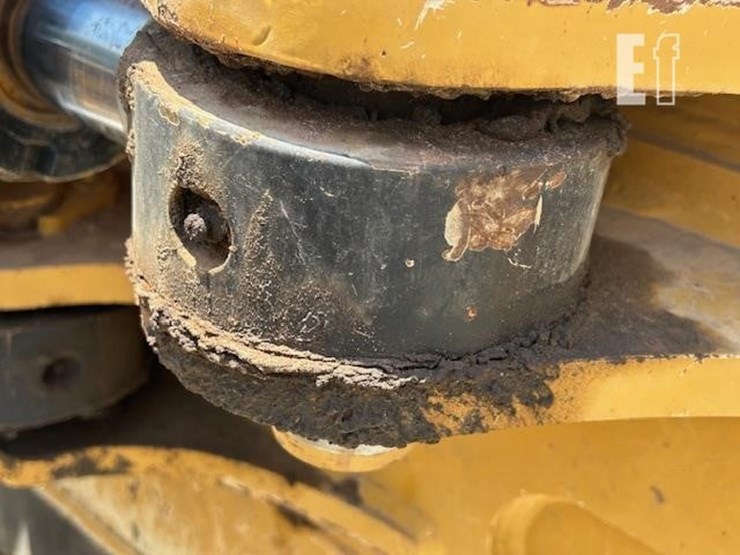 2017-caterpillar-d6n-lgp-image-25