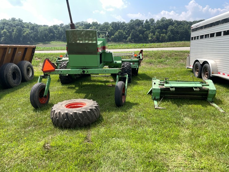 #1061-•-owatonna-260-swather-with-conditioner-image-2