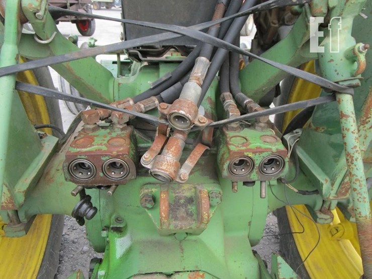 john-deere-2440-image-9