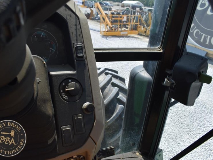 2017-john-deere-6120e-image-42
