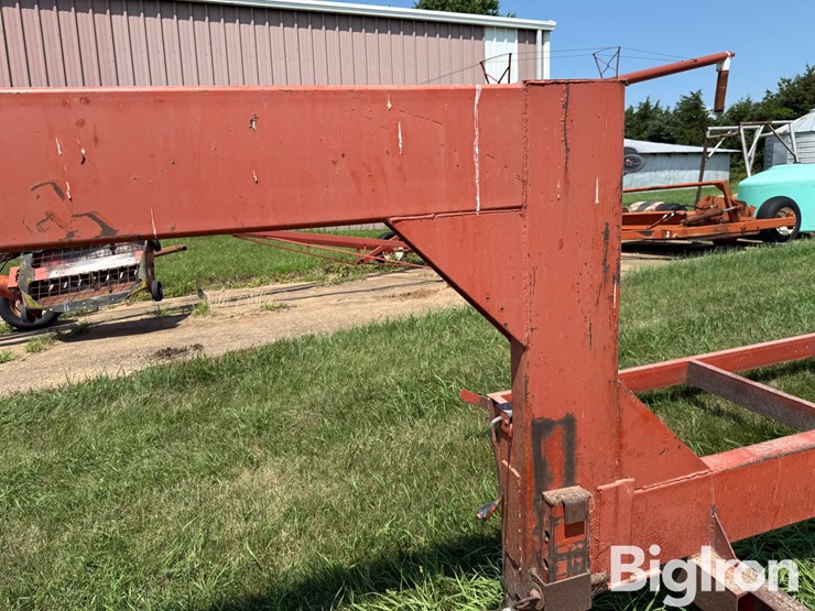harvest-hand-s/a-gooseneck-round-bale-hay-trailer-image-16