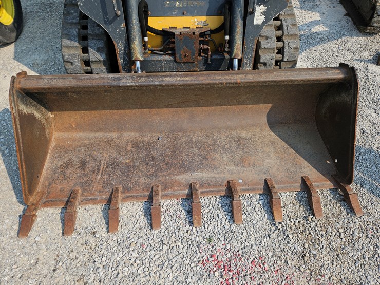 2020-deere-317g-image-3