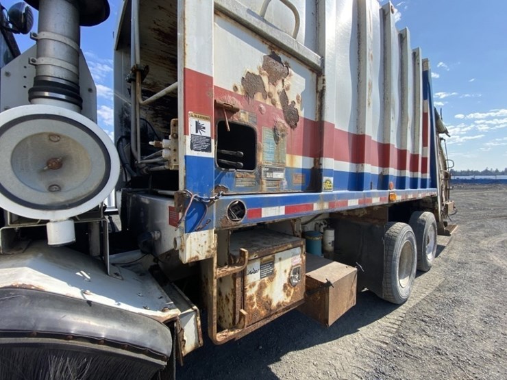 2002-peterbilt-320-image-35