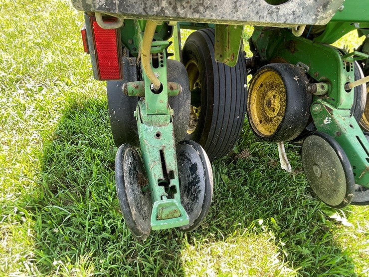 john-deere-7200-image-57