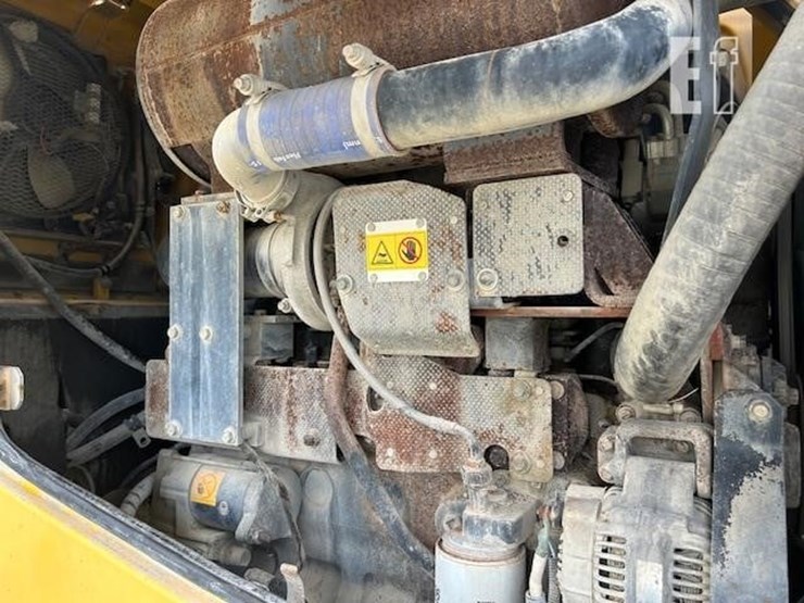 2010-komatsu-wa320-5-image-29