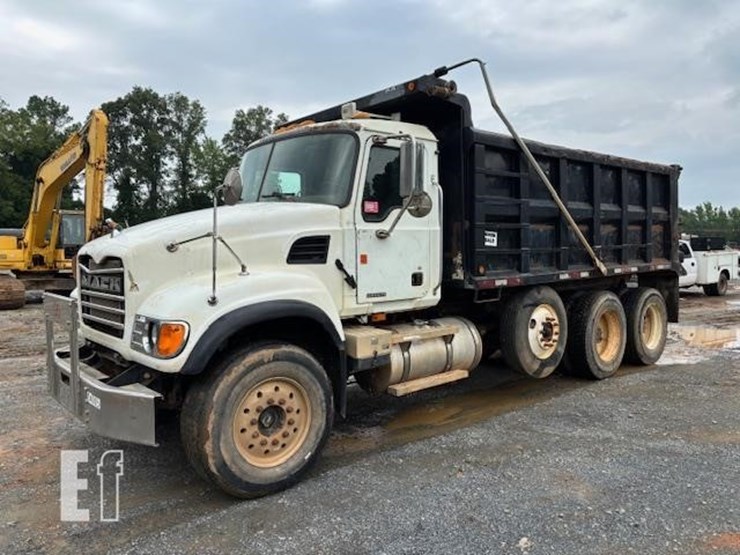 2005-mack-granite-cv713-image-1