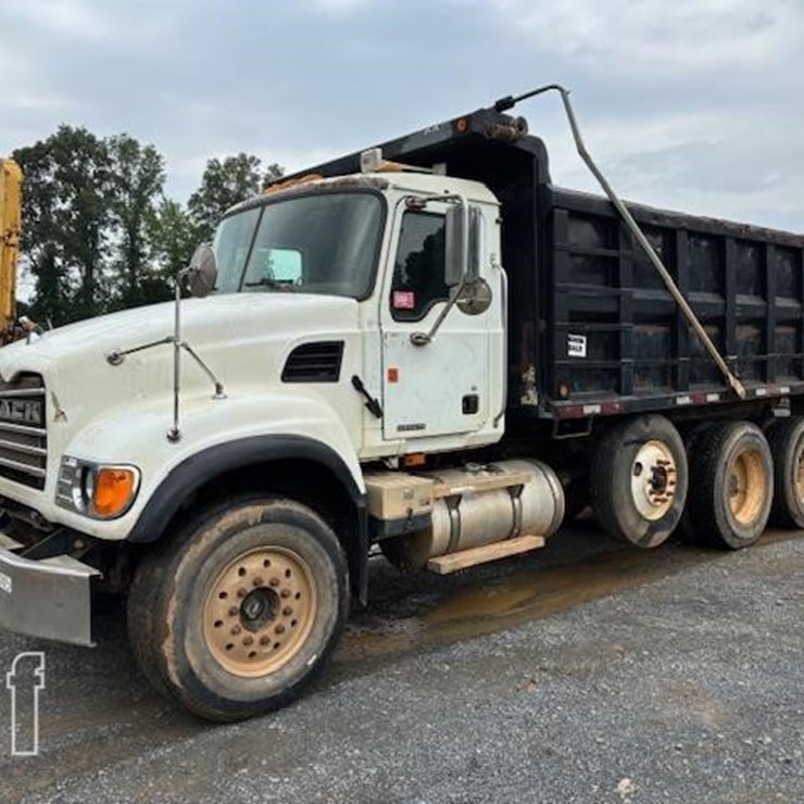2005 MACK GRANITE CV713