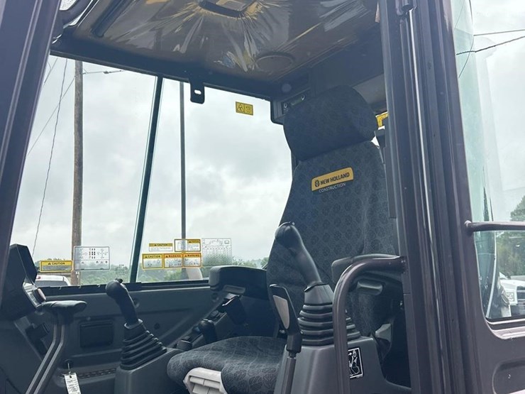 2023-new-holland-e60c-image-12