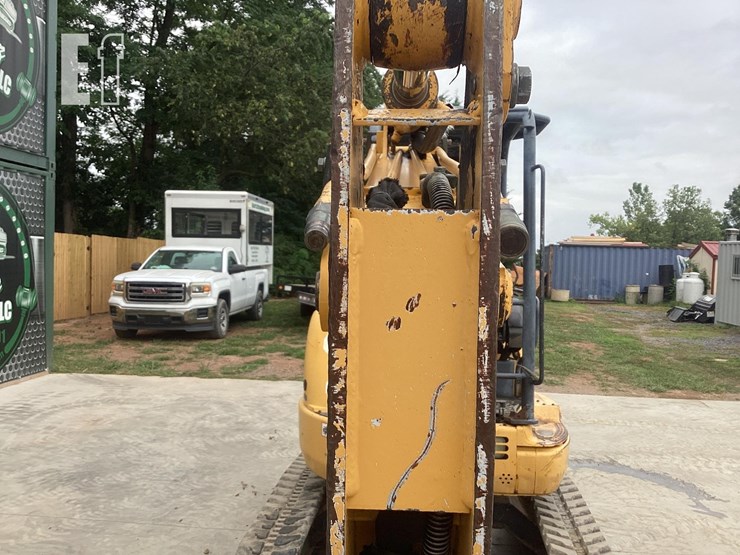 2004-deere-35c-image-12