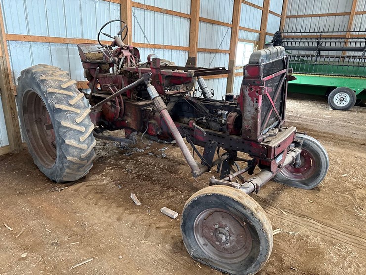 international-parts-tractor-image-2