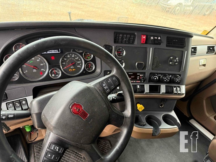 2022-kenworth-t680-image-11