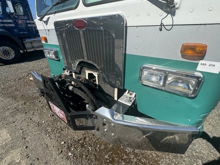 2007-peterbilt-320-image-9
