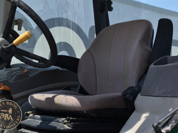 2017-john-deere-6120e-image-31