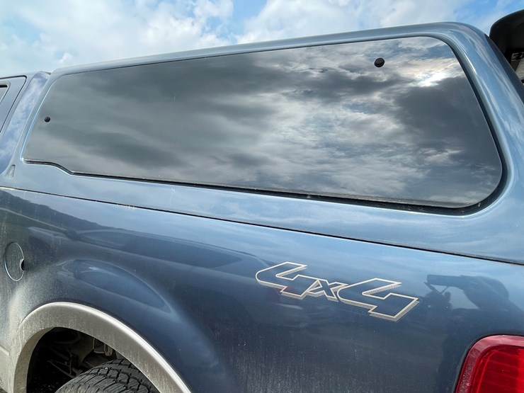 #1037-•-2005-ford-lariat-crew-cab-4x4-(has-wi-title)-image-36