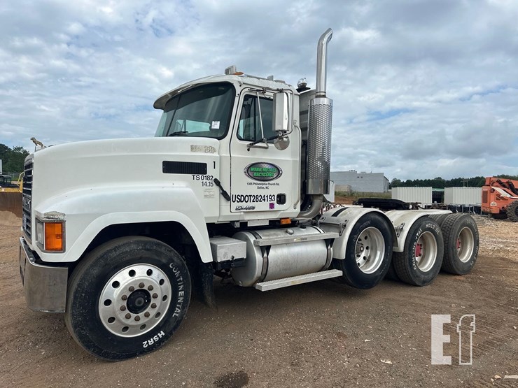 2001-mack-ch613-image-1