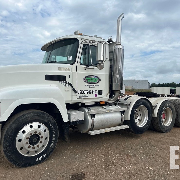 2001 MACK CH613