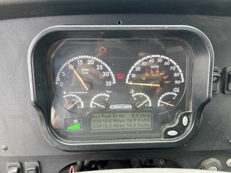 2014-freightliner-mt45-image-28