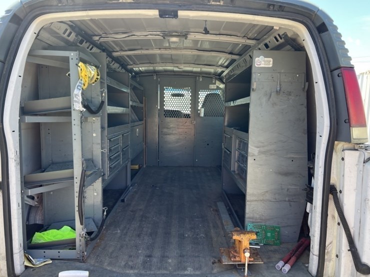 2001-gmc-3500-image-23