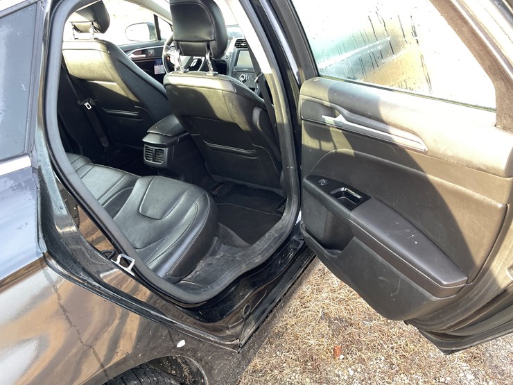 #1043-•-2014-ford-fusion-sedan-(wi-title-in-delay)-image-19