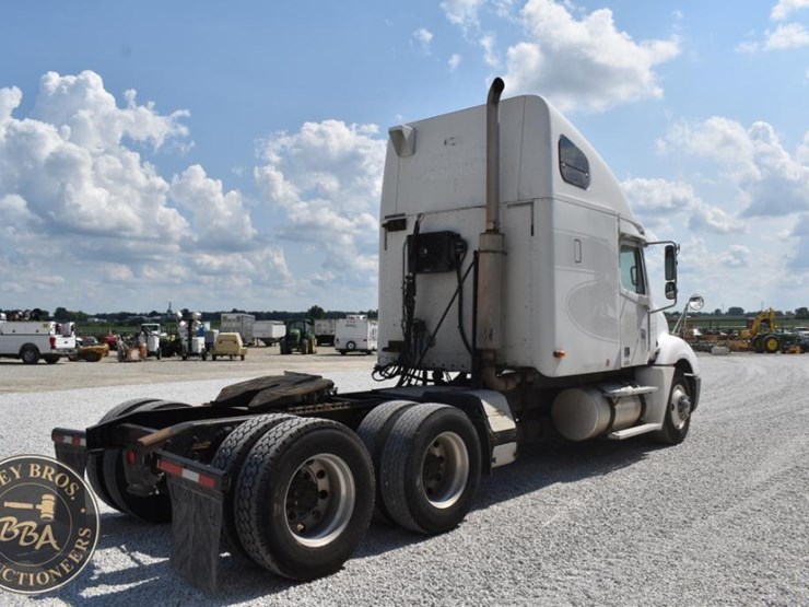 2003-freightliner-columbia-120-image-16